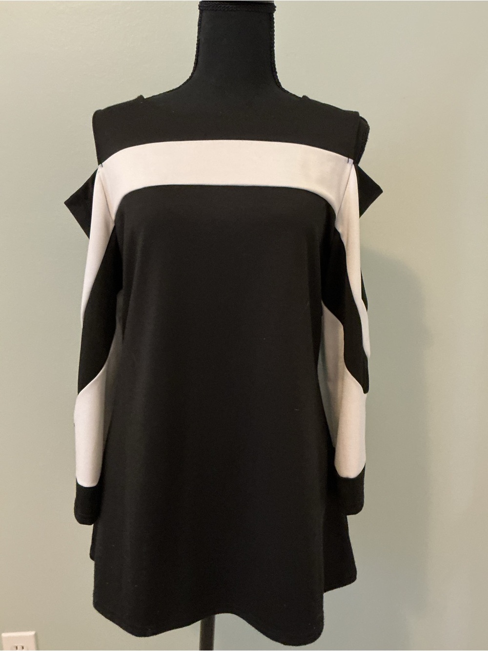 Cold-Shoulder Black and White Shift Dress